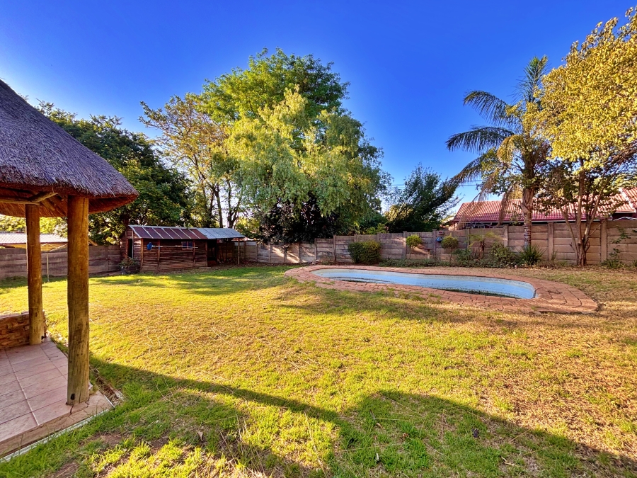 5 Bedroom Property for Sale in The Reeds Gauteng