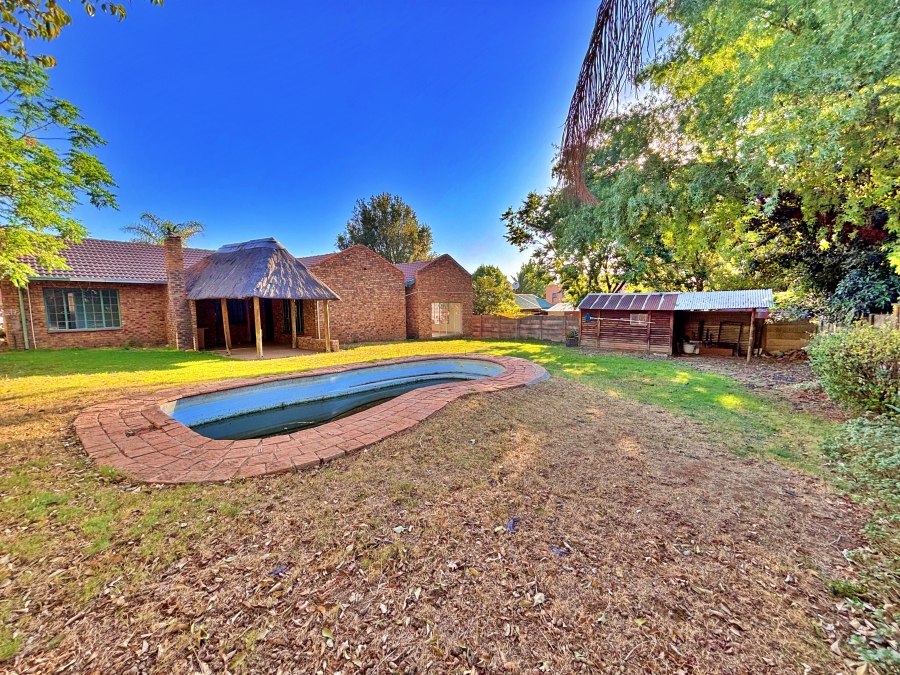 5 Bedroom Property for Sale in The Reeds Gauteng