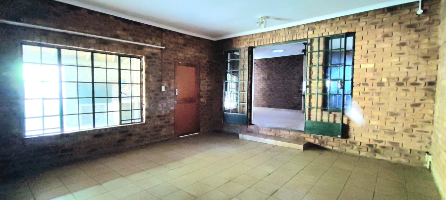 5 Bedroom Property for Sale in The Reeds Gauteng