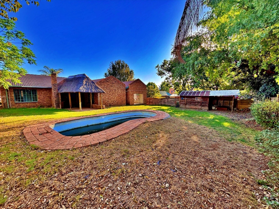 5 Bedroom Property for Sale in The Reeds Gauteng