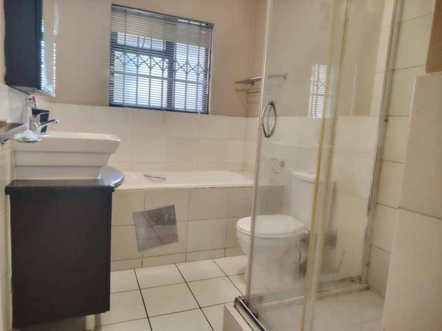 2 Bedroom Property for Sale in Noordwyk Gauteng