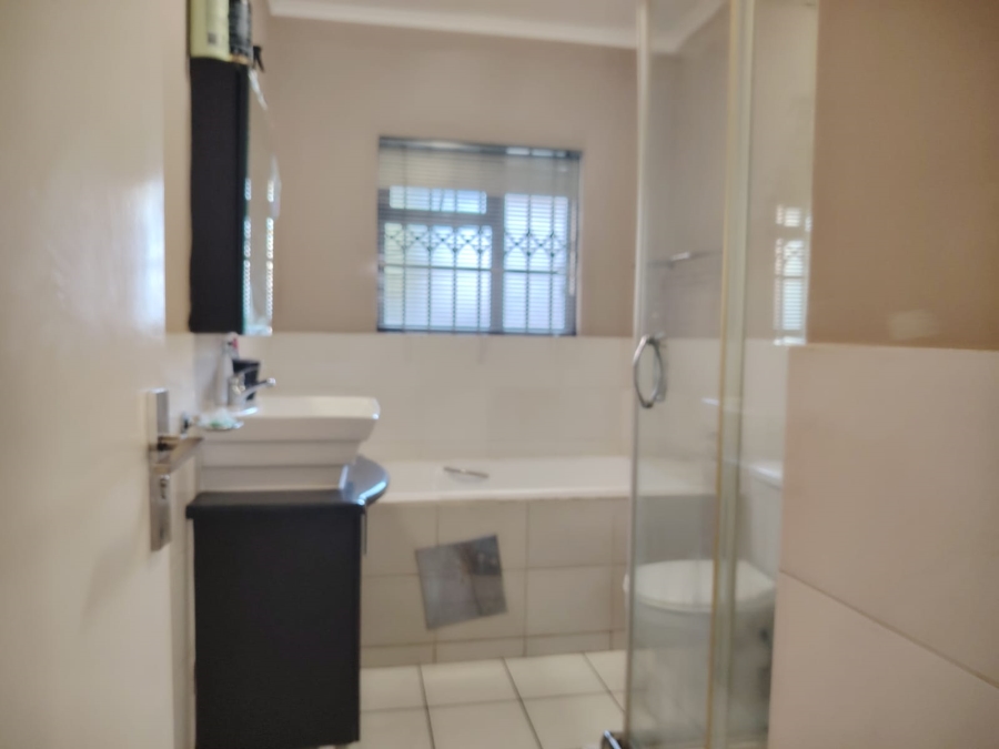 2 Bedroom Property for Sale in Noordwyk Gauteng