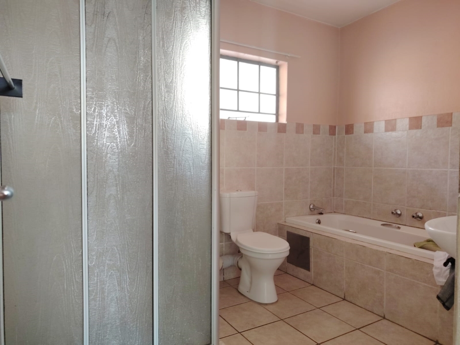 2 Bedroom Property for Sale in Erand Gardens Gauteng