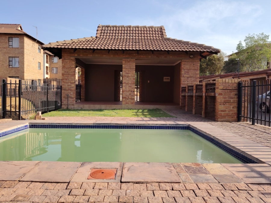 2 Bedroom Property for Sale in Erand Gardens Gauteng