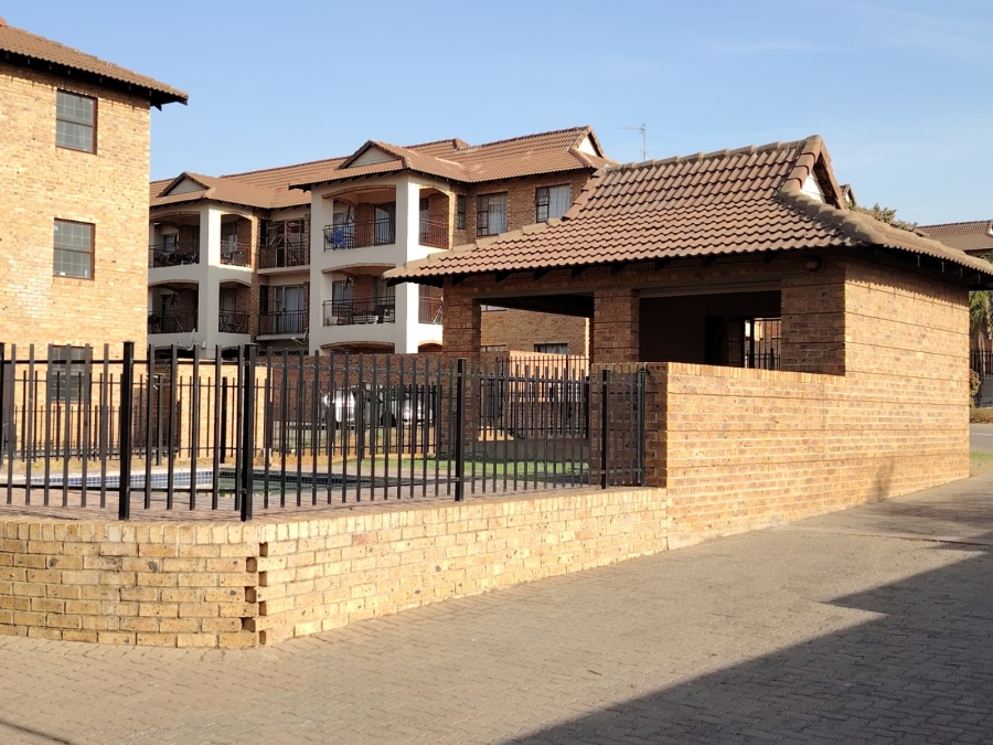 2 Bedroom Property for Sale in Erand Gardens Gauteng