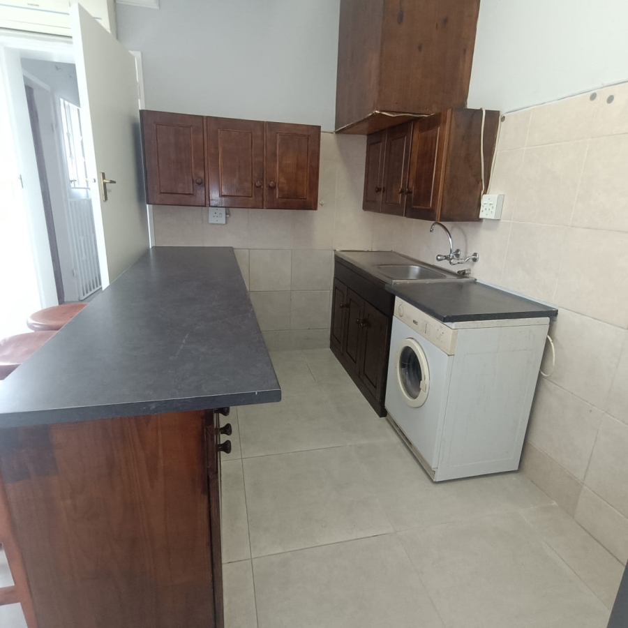 To Let 2 Bedroom Property for Rent in East Town Gauteng