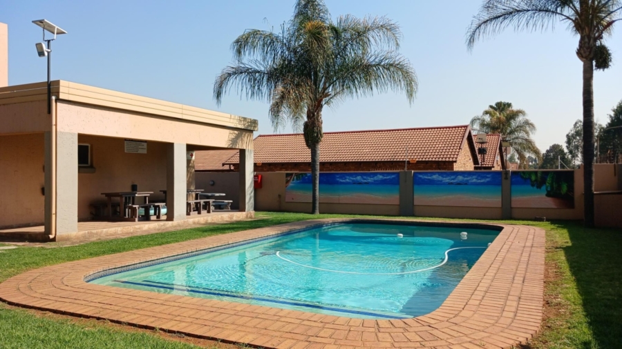 To Let 2 Bedroom Property for Rent in Randhart Gauteng