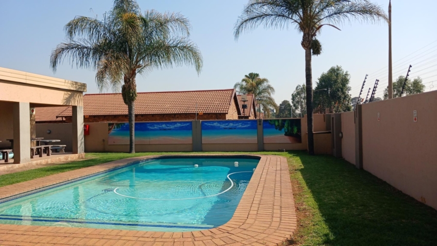 To Let 2 Bedroom Property for Rent in Randhart Gauteng