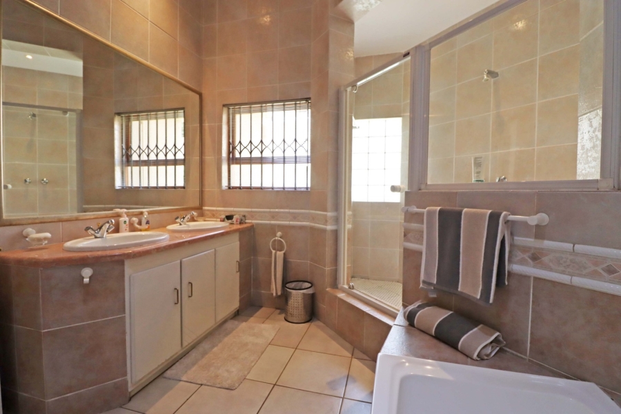 4 Bedroom Property for Sale in Mill Hill Gauteng