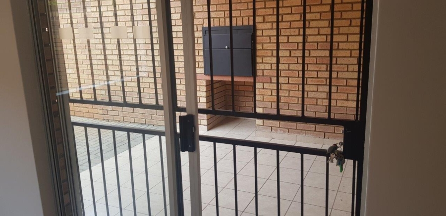 To Let 2 Bedroom Property for Rent in Olympus AH Gauteng