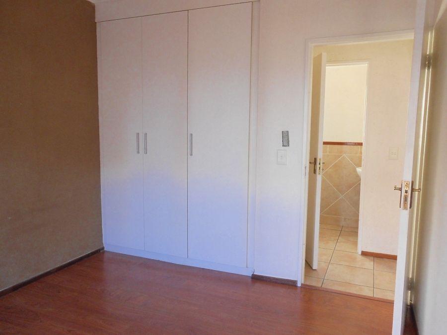 To Let 1 Bedroom Property for Rent in Lonehill Gauteng