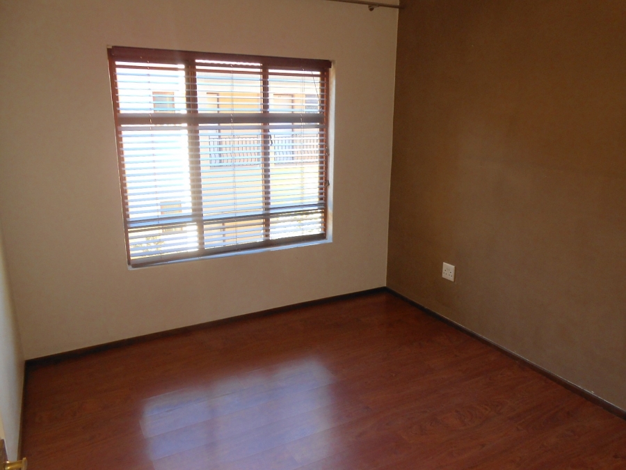 To Let 1 Bedroom Property for Rent in Lonehill Gauteng