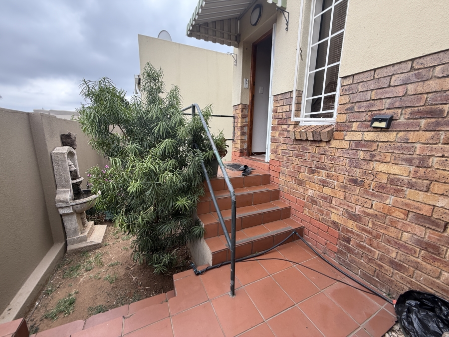 3 Bedroom Property for Sale in Radiokop Gauteng