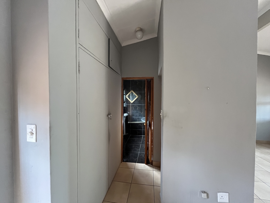 To Let 1 Bedroom Property for Rent in Lyndhurst Gauteng