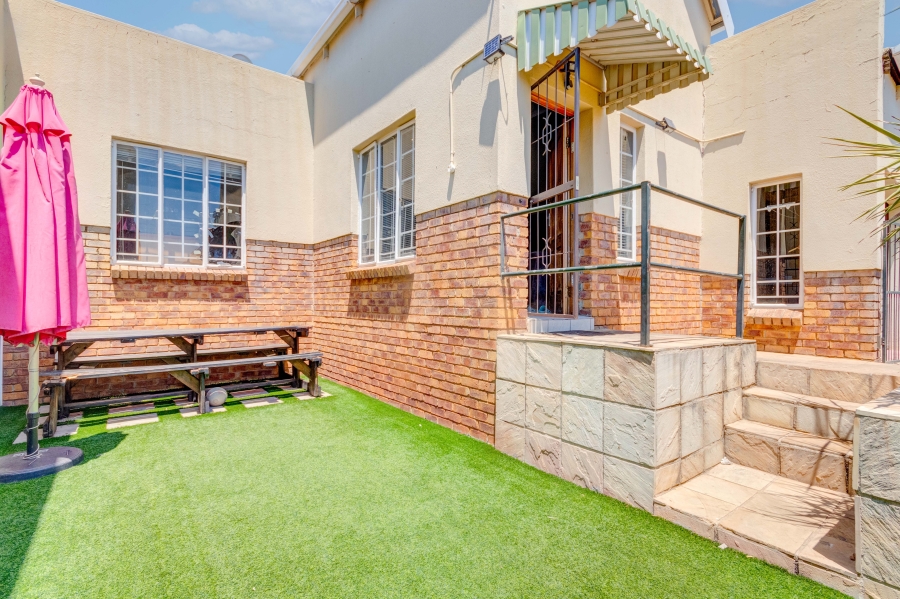 3 Bedroom Property for Sale in Radiokop Gauteng