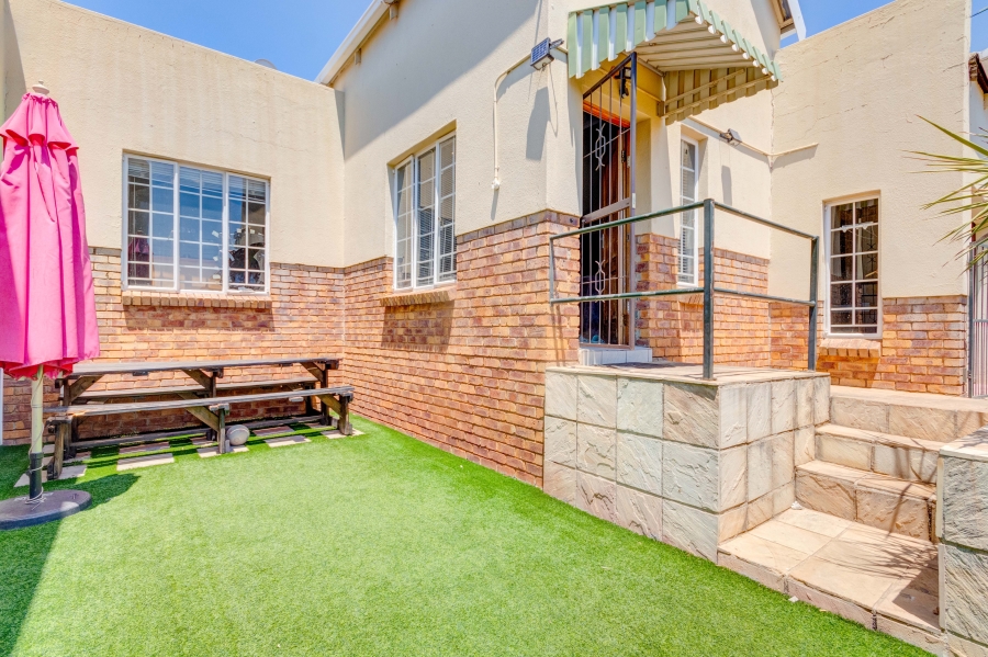 3 Bedroom Property for Sale in Radiokop Gauteng