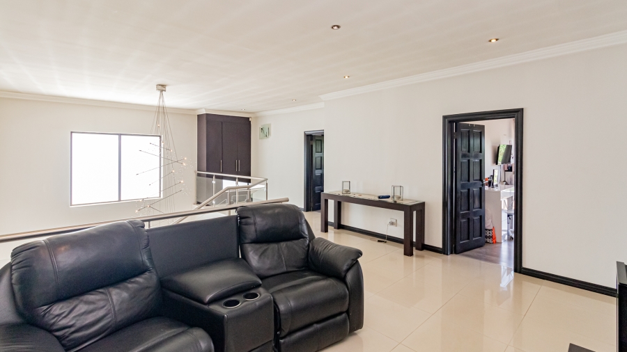 4 Bedroom Property for Sale in Greenstone Hill Gauteng