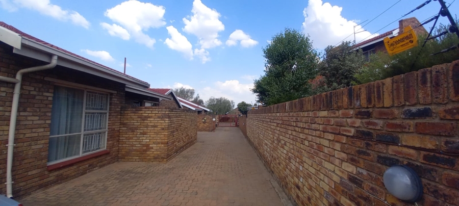 3 Bedroom Property for Sale in Petersfield Gauteng