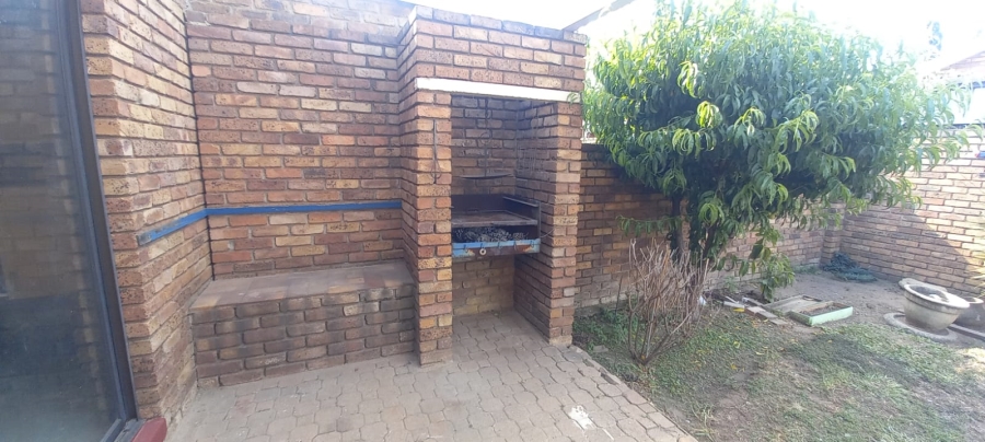 3 Bedroom Property for Sale in Petersfield Gauteng