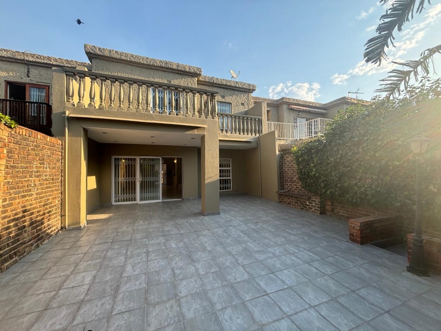 To Let 3 Bedroom Property for Rent in Khyber Rock Gauteng