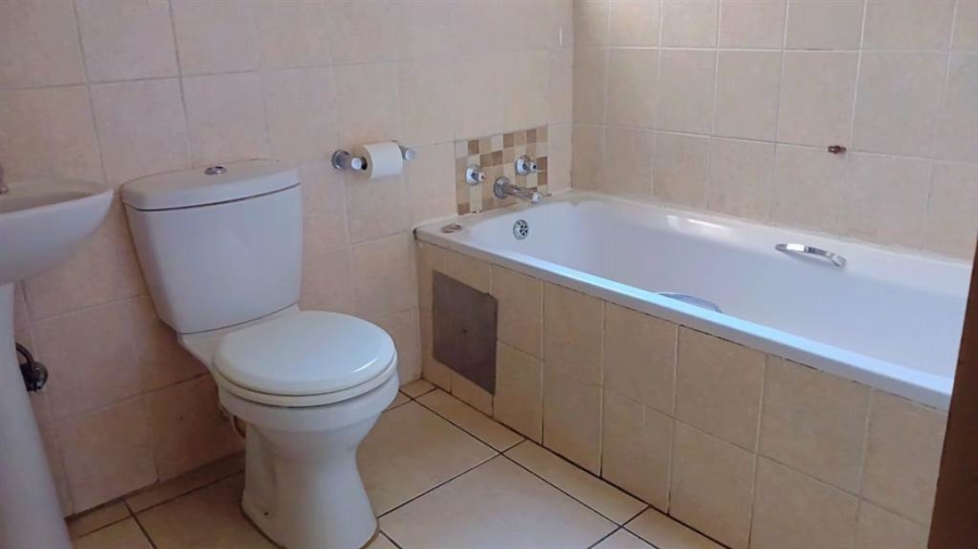 To Let 3 Bedroom Property for Rent in Halfway House Gauteng