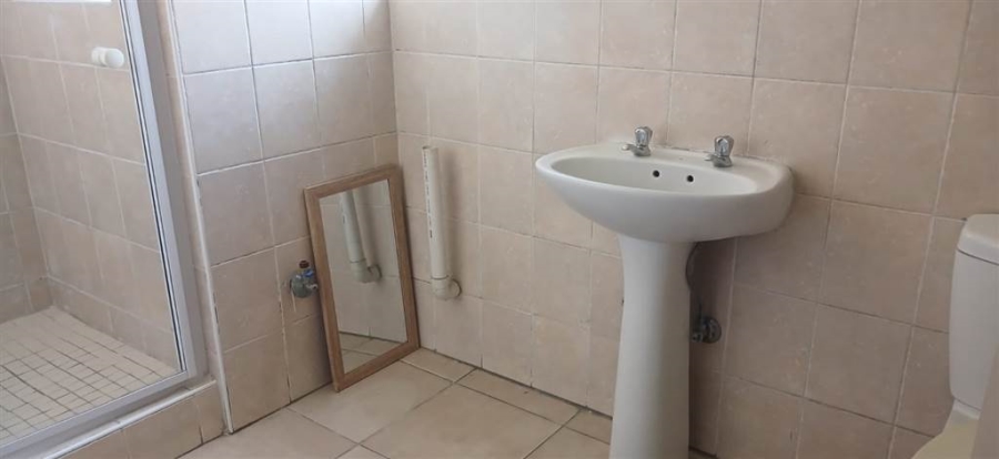 To Let 3 Bedroom Property for Rent in Halfway House Gauteng