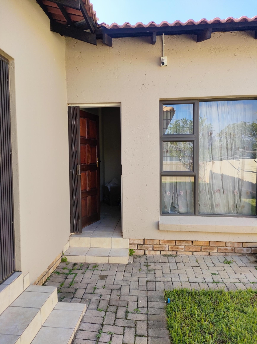 To Let 3 Bedroom Property for Rent in Greengate Gauteng