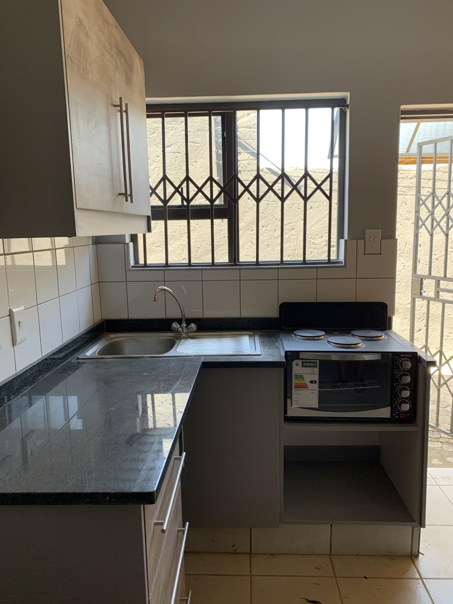 To Let 1 Bedroom Property for Rent in Villa Liza Gauteng