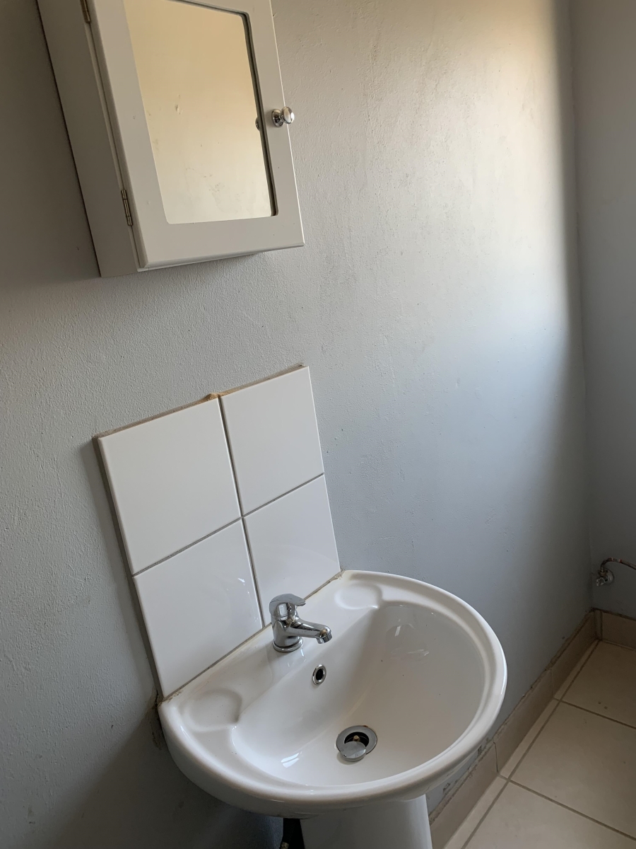 To Let 1 Bedroom Property for Rent in Villa Liza Gauteng