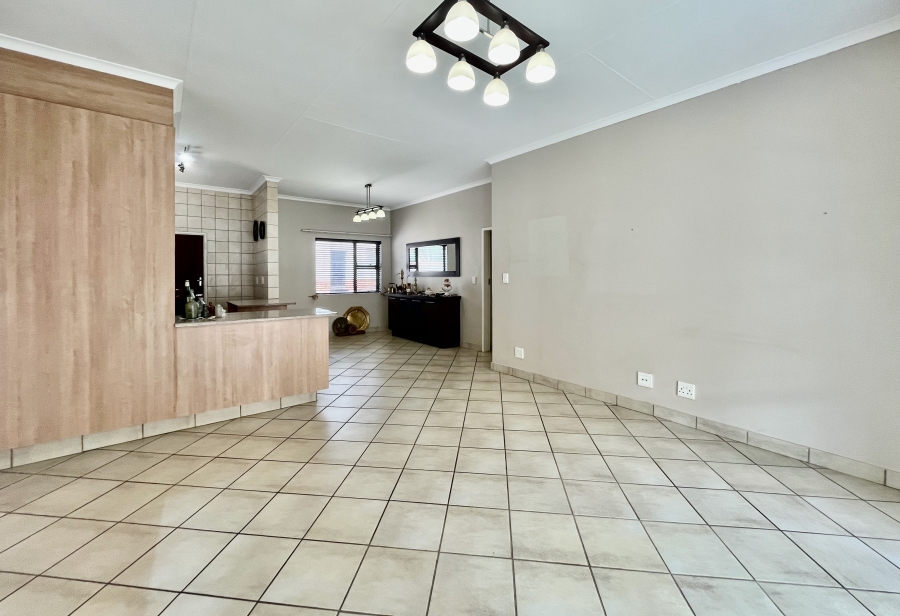 To Let 2 Bedroom Property for Rent in The Retreat Gauteng