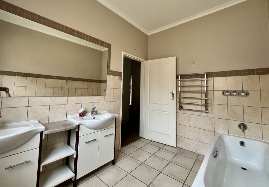 To Let 2 Bedroom Property for Rent in The Retreat Gauteng