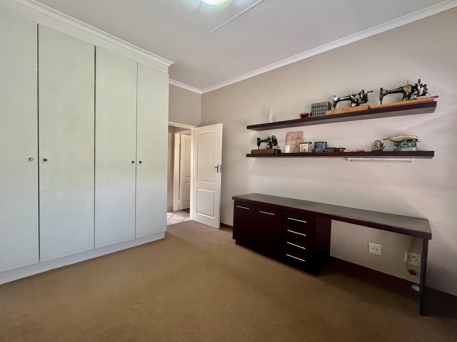 To Let 2 Bedroom Property for Rent in The Retreat Gauteng