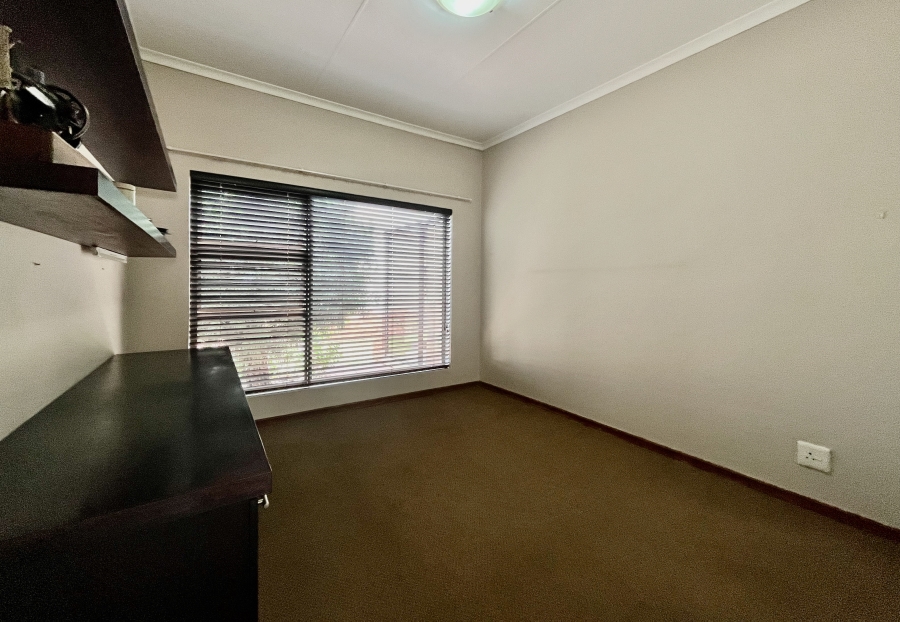 To Let 2 Bedroom Property for Rent in The Retreat Gauteng