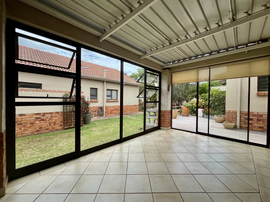 To Let 2 Bedroom Property for Rent in The Retreat Gauteng