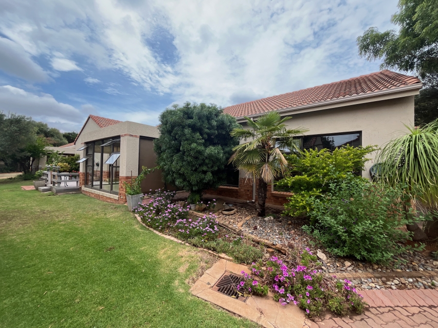 To Let 2 Bedroom Property for Rent in The Retreat Gauteng