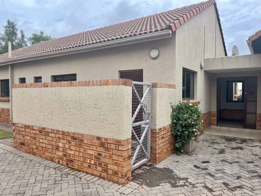 To Let 2 Bedroom Property for Rent in The Retreat Gauteng