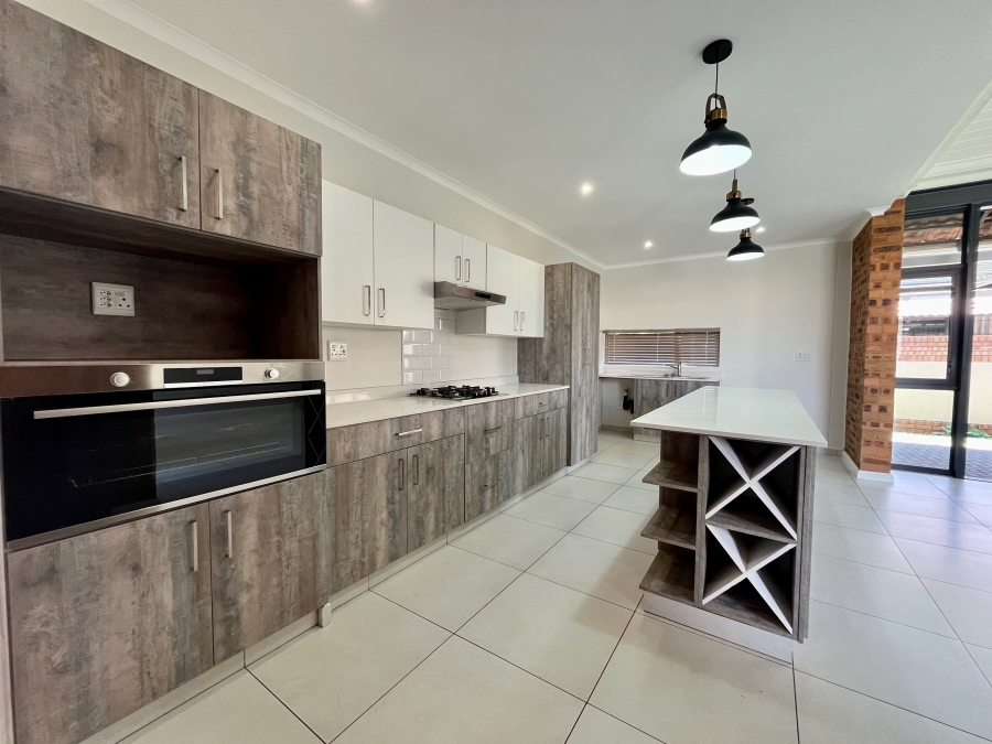 To Let 2 Bedroom Property for Rent in The Retreat Gauteng