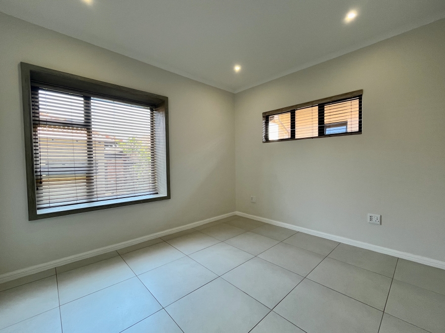 To Let 2 Bedroom Property for Rent in The Retreat Gauteng