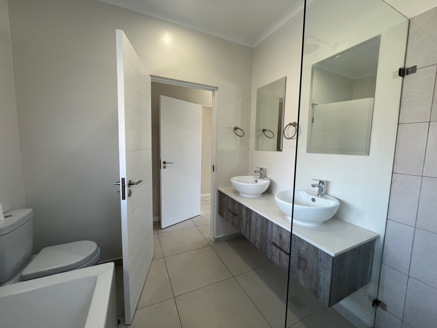 To Let 2 Bedroom Property for Rent in The Retreat Gauteng