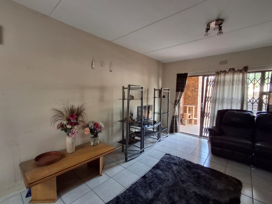 2 Bedroom Property for Sale in Sonneveld Gauteng