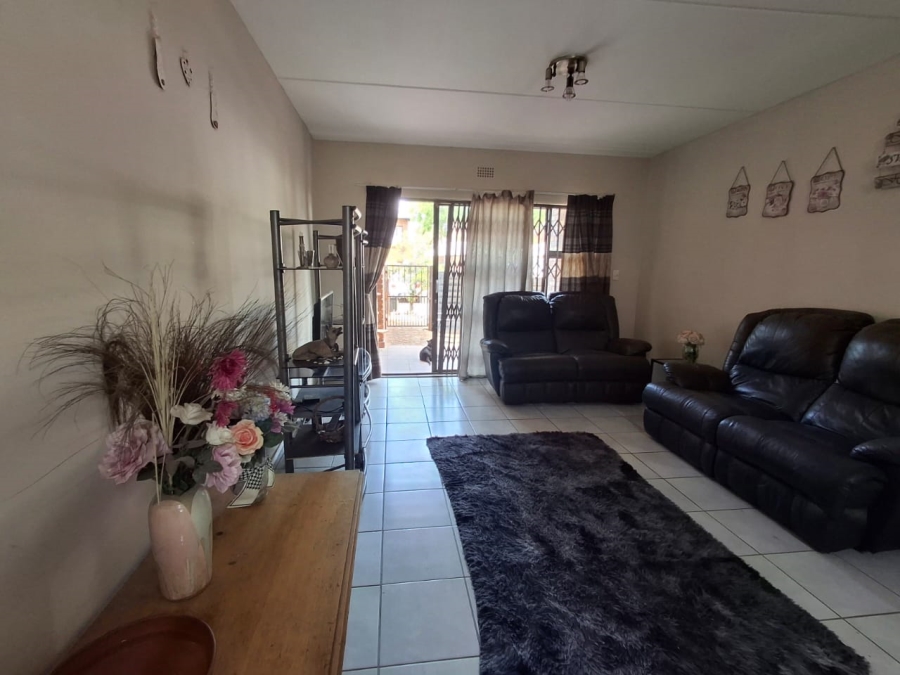 2 Bedroom Property for Sale in Sonneveld Gauteng