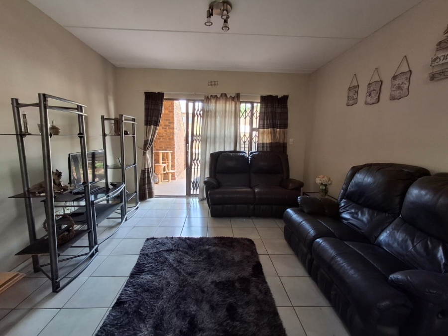 2 Bedroom Property for Sale in Sonneveld Gauteng