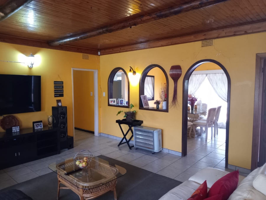 To Let 3 Bedroom Property for Rent in Unitas Park Gauteng