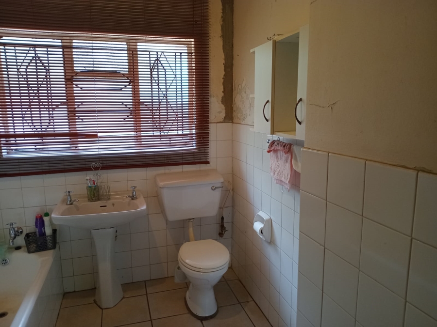 To Let 3 Bedroom Property for Rent in Unitas Park Gauteng