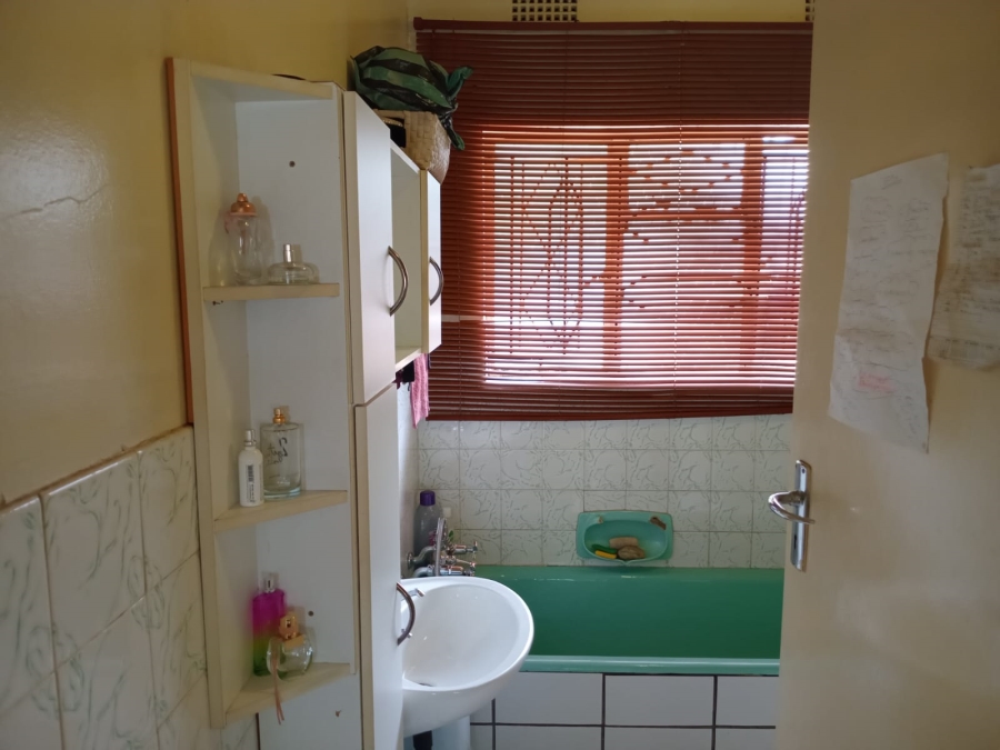 To Let 3 Bedroom Property for Rent in Unitas Park Gauteng