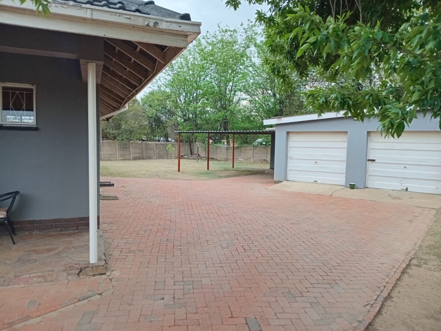 To Let 3 Bedroom Property for Rent in Unitas Park Gauteng