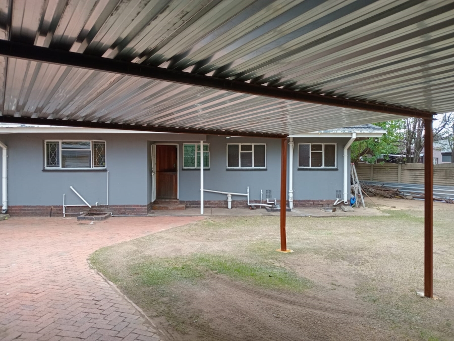 To Let 3 Bedroom Property for Rent in Unitas Park Gauteng