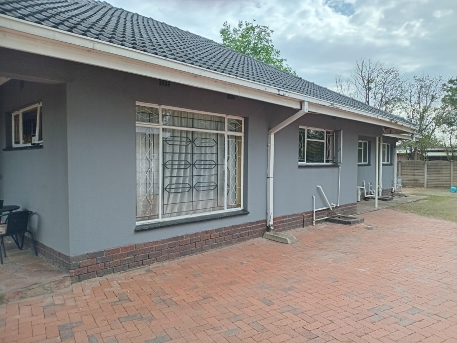 To Let 3 Bedroom Property for Rent in Unitas Park Gauteng