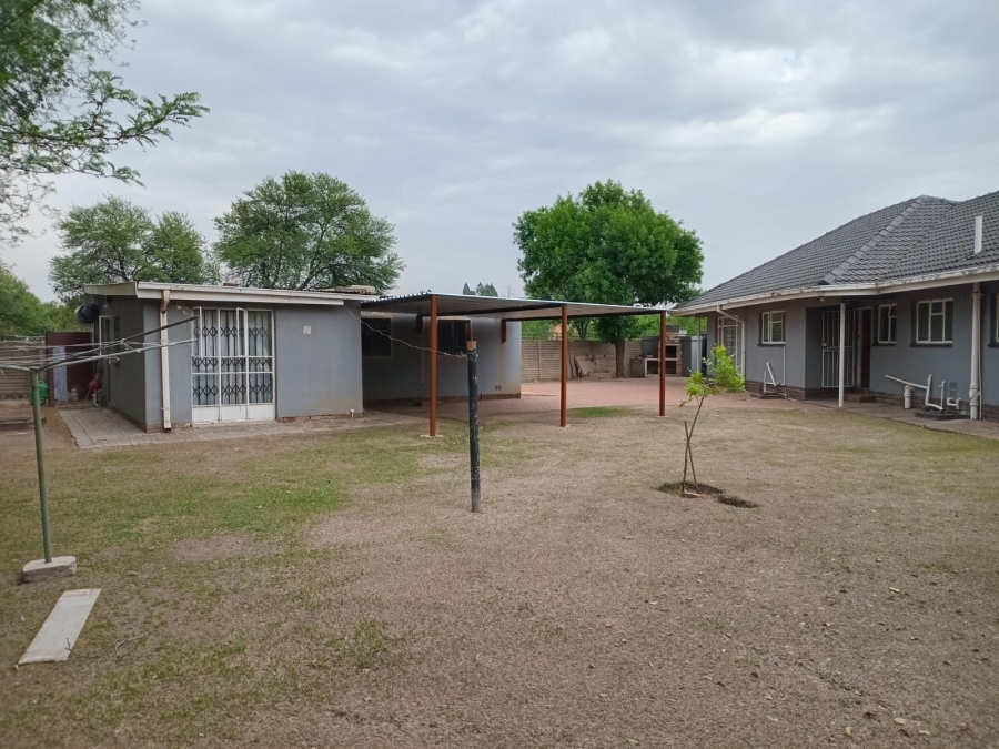 To Let 3 Bedroom Property for Rent in Unitas Park Gauteng