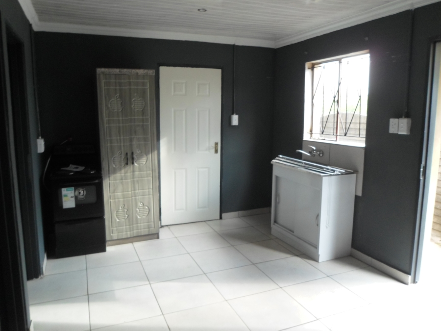 To Let 2 Bedroom Property for Rent in Unitas Park Gauteng